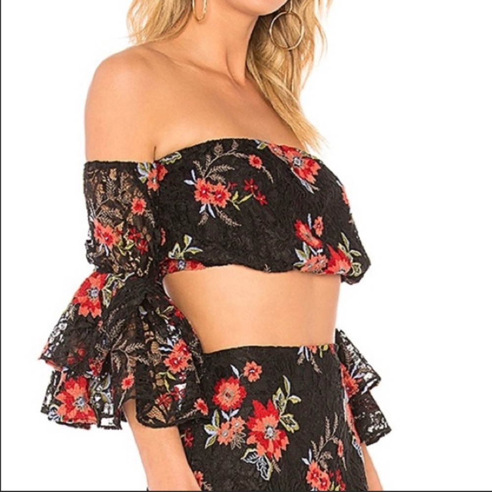 Lovers + Friends Off The Shoulder Ella Embroidered Crop Size XXS - Picture 3 of 7